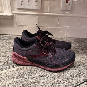 Women’s Brooks Adrenaline 21 Size 8.5